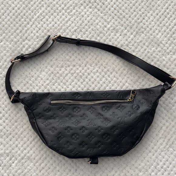 🖤✨ Black Faux Designer Fanny Pack / Belt Bag ✨🖤 - Picture 5 of 8